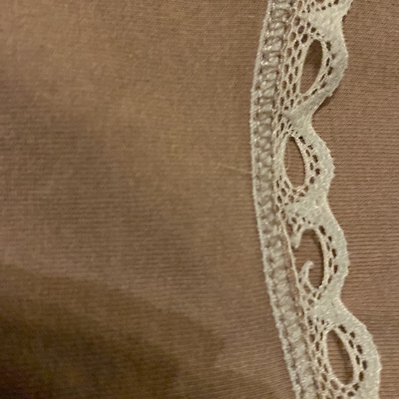 A cute tank top from the Gap! - Picture 3 of 3